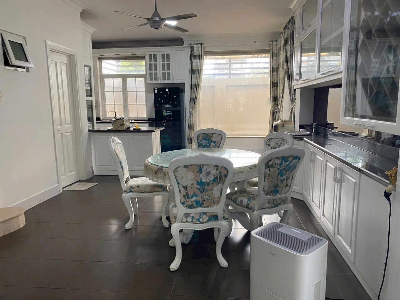 Cần bán Biệt thự Phường Phước Long B, Quận 9, Diện tích 240m², Giá 21.5 Tỷ