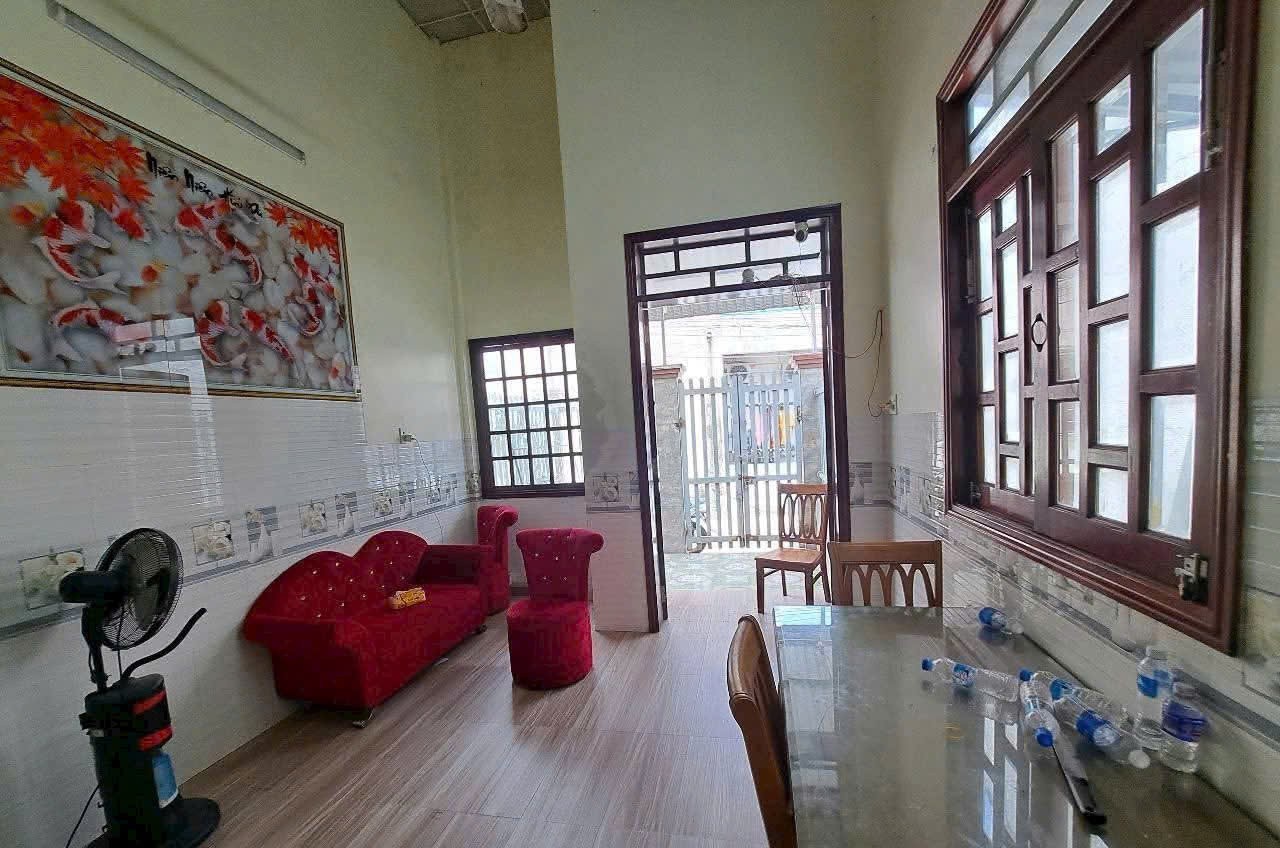 Bán nhà cấp 4 + dãy trọ 5 phòng  xã Long Định tdt 200m2  đang cho thu nhập , giá 2,7 tỷ 8