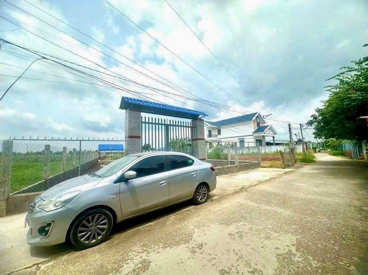 Bán đất khuôn viên nhà vườn ấp 3 , xã Thạnh Đức tdt 1170m2 ( có 150m2 thổ) giá 2,6 tỷ 2