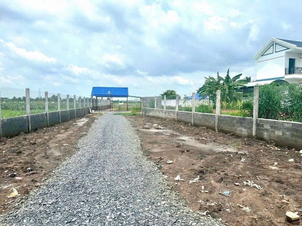 Bán đất khuôn viên nhà vườn ấp 3 , xã Thạnh Đức tdt 1170m2 ( có 150m2 thổ) giá 2,6 tỷ 3