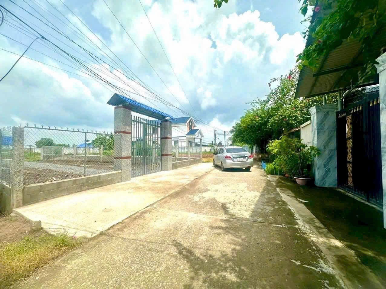 Bán đất khuôn viên nhà vườn ấp 3 , xã Thạnh Đức tdt 1170m2 ( có 150m2 thổ) giá 2,6 tỷ 5