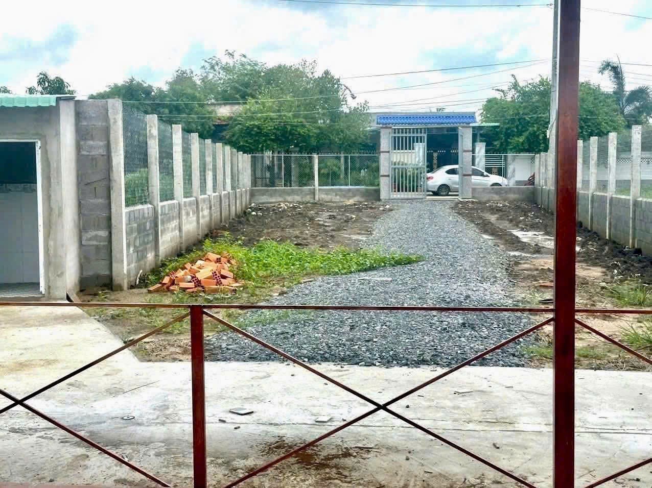 Bán đất khuôn viên nhà vườn ấp 3 , xã Thạnh Đức tdt 1170m2 ( có 150m2 thổ) giá 2,6 tỷ 6