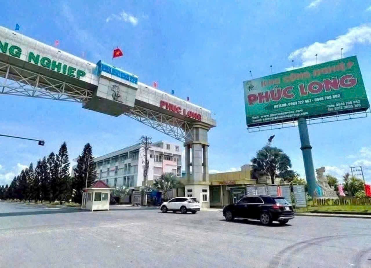 Bán nền thổ cư góc 2 mặt tiền trong KDC Phúc Long, thị trấn Bến Lức dt 140m2 giá 2,3 tỷ 6