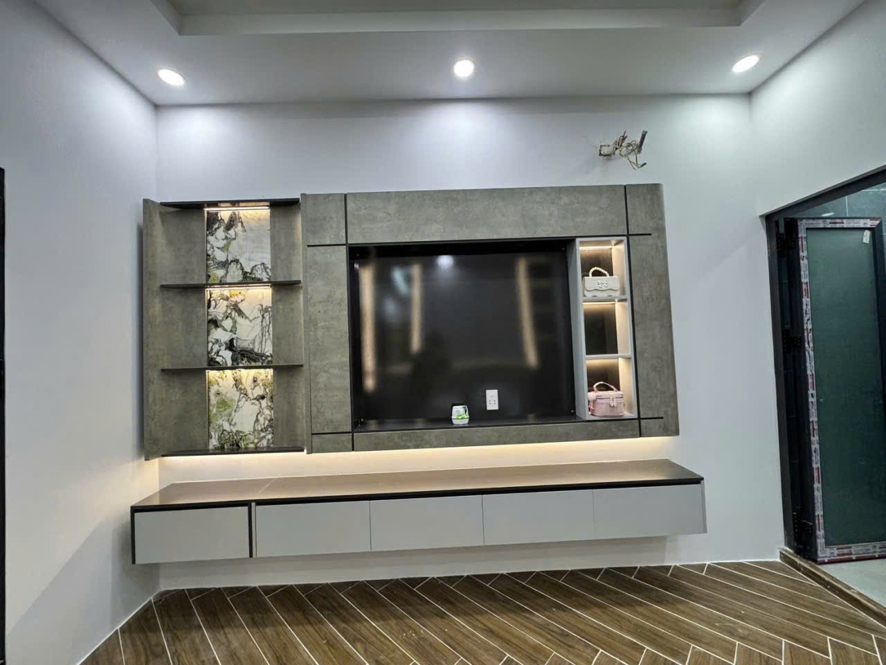 Bán nhà mới xây gần KCN Cầu Tràm 2 lầu , 4pn, 5wc, sân thượng trước sau giá 4,39 tỷ 2