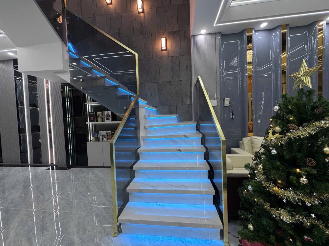 Bán nhà mới xây gần KCN Cầu Tràm 2 lầu , 4pn, 5wc, sân thượng trước sau giá 4,39 tỷ 4