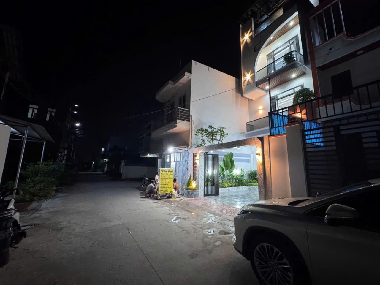 Bán nhà mới xây gần KCN Cầu Tràm 2 lầu , 4pn, 5wc, sân thượng trước sau giá 4,39 tỷ 5