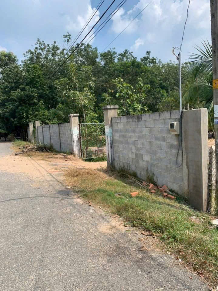 Bán đất mặt tiền Hà Thị Kiểm , xã Phú Mỹ Hưng tdt 1711m2 ( có 500m2 thổ) giá 6,5 tỷ 2