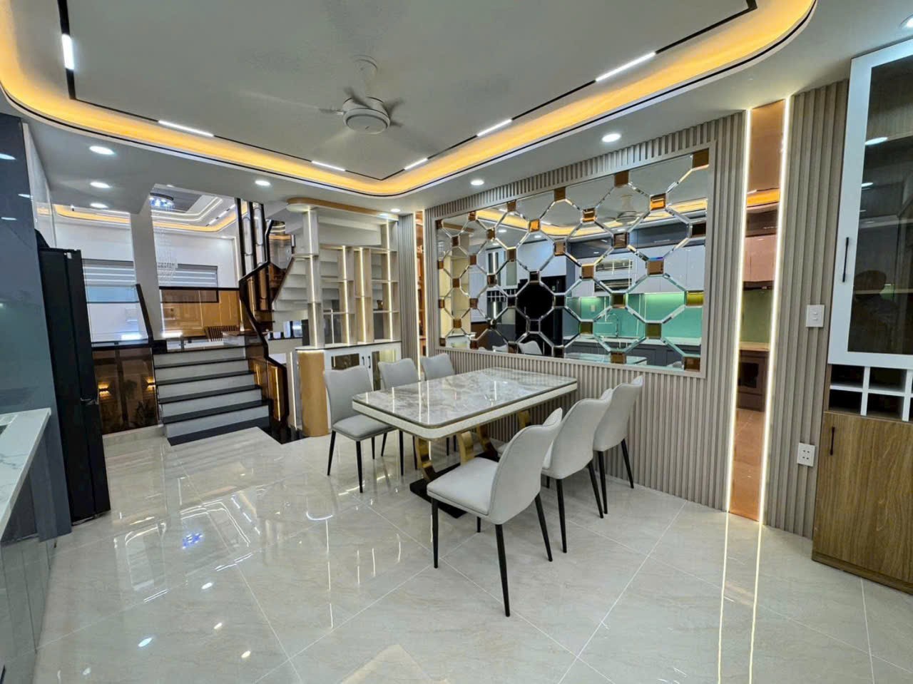 Bán nhà hẻm Lê Văn Quới , Bình Hưng Hòa A dt 56m2 , 3 lầu , 4pn , 5wc giá 8,7 tỷ 7