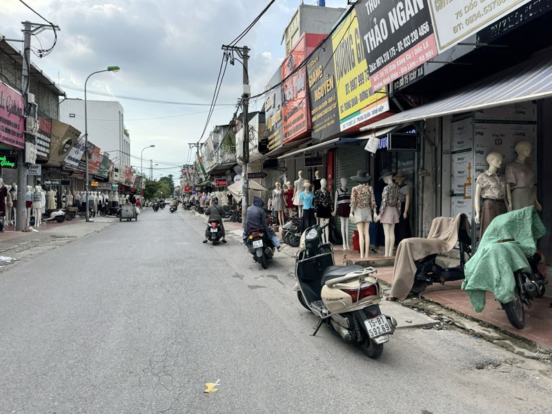 Hàng Hiếm! 80m2 nhà C4 Mặt Đường Chợ Ninh Hiệp. Mặt phố đông đúc nhiều người qua lại, Kinh doanh Vô 4