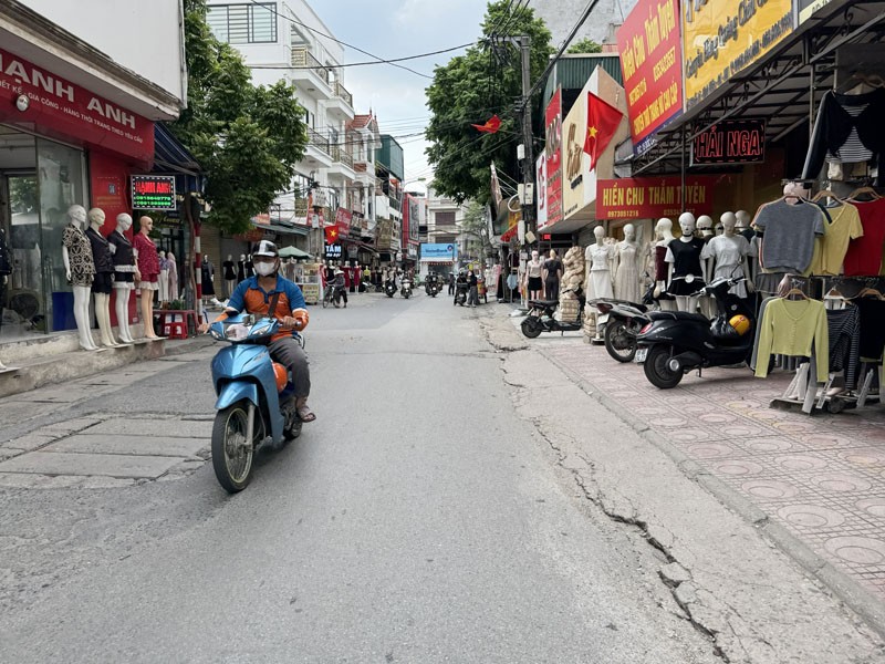 Hàng Hiếm! 80m2 nhà C4 Mặt Đường Chợ Ninh Hiệp. Mặt phố đông đúc nhiều người qua lại, Kinh doanh Vô 6