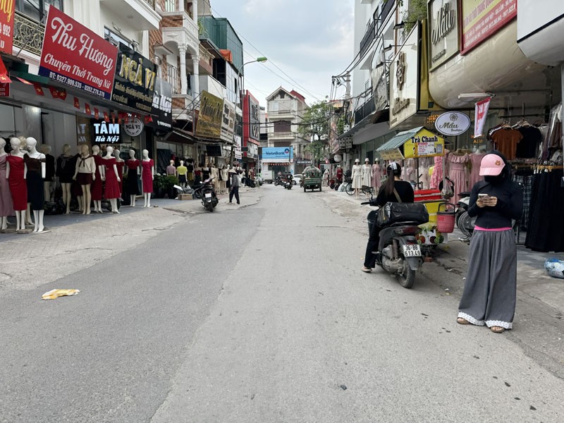 Hàng Hiếm! 80m2 nhà C4 Mặt Đường Chợ Ninh Hiệp. Mặt phố đông đúc nhiều người qua lại, Kinh doanh Vô 7