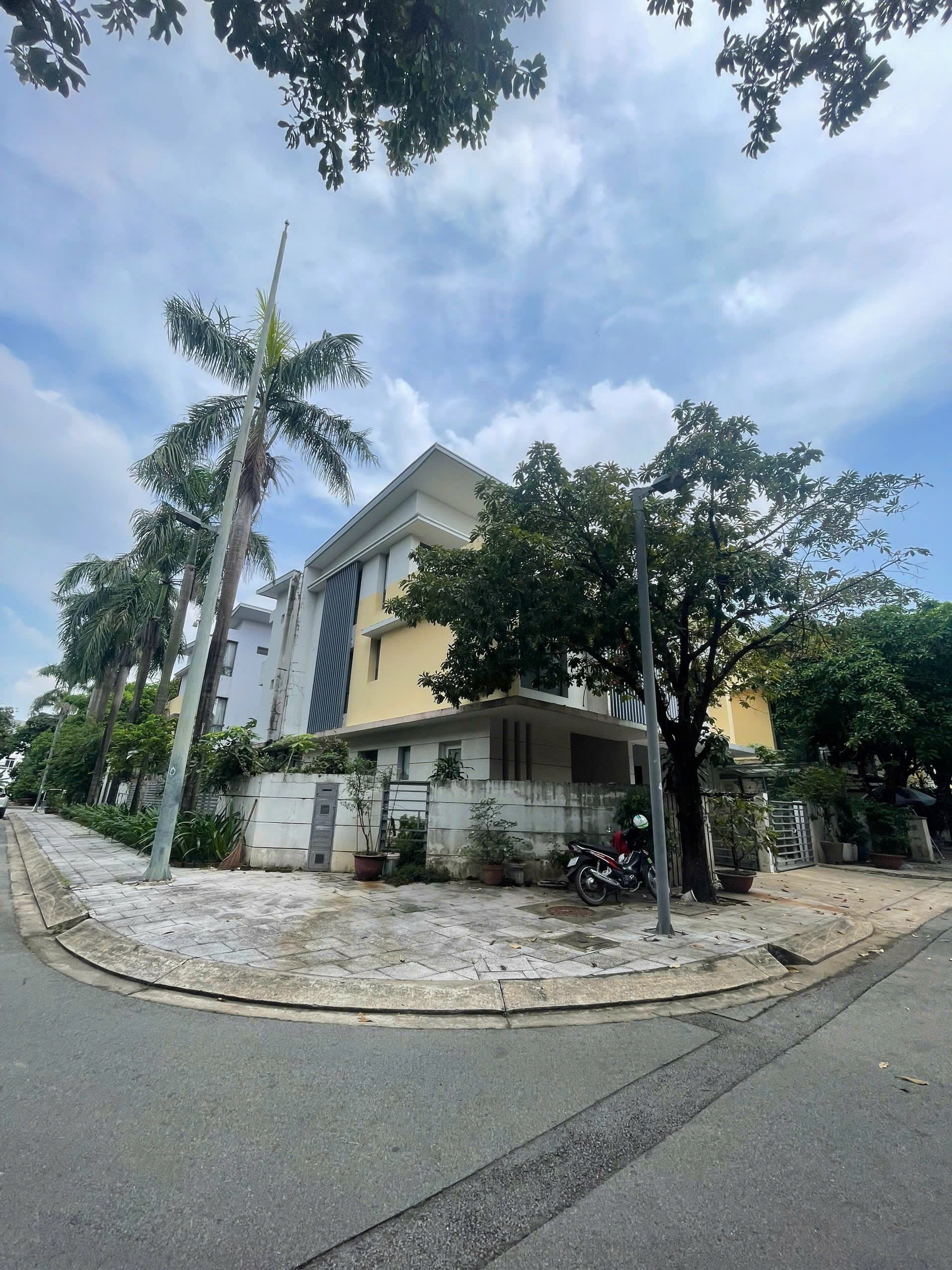 Cần bán Nhà mặt tiền Phường Phước Long B, Quận 9, Diện tích 215m², Giá Thương lượng 3