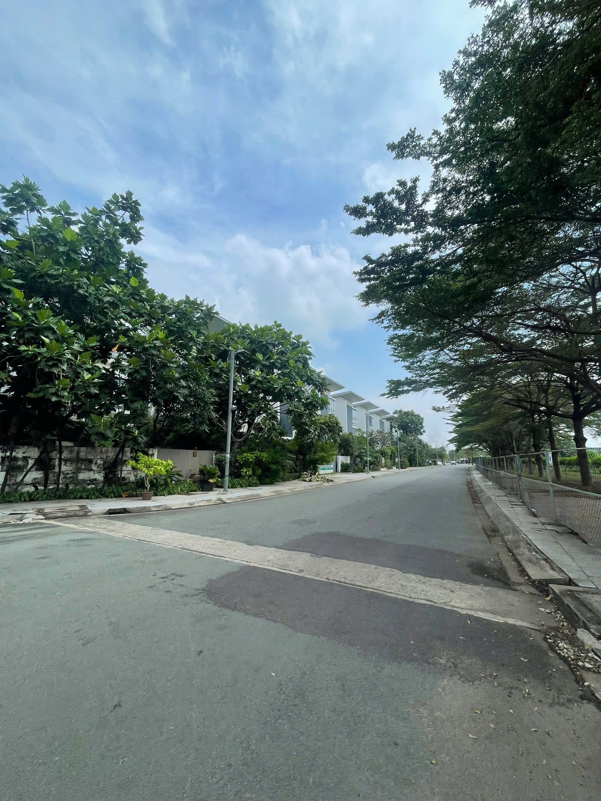 Cần bán Nhà mặt tiền Phường Phước Long B, Quận 9, Diện tích 215m², Giá Thương lượng 2