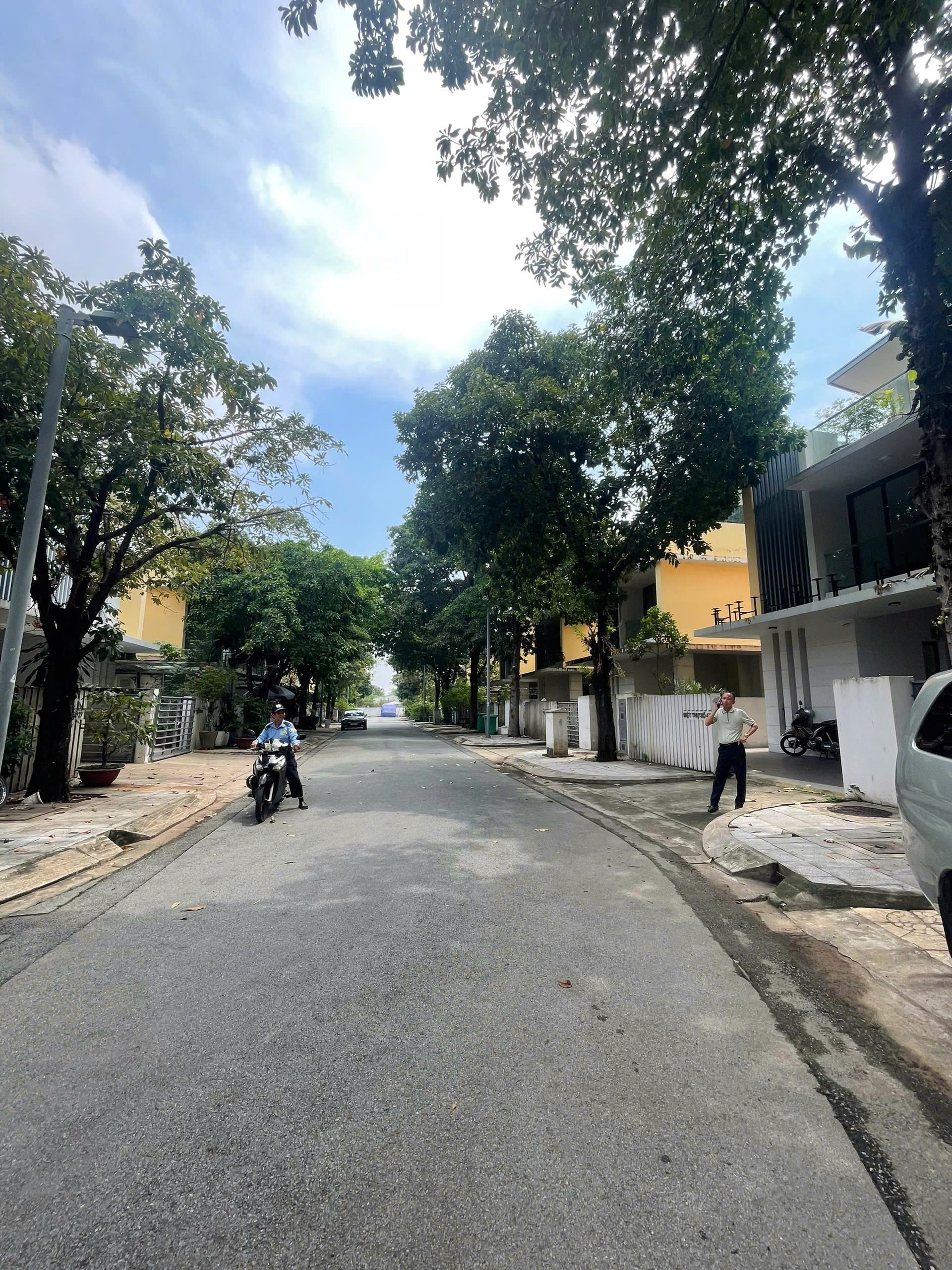 Cần bán Nhà mặt tiền Phường Phước Long B, Quận 9, Diện tích 215m², Giá Thương lượng