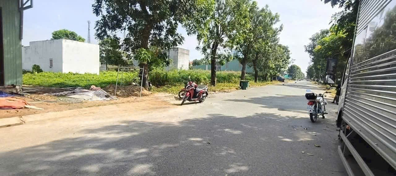 Bán nền thổ cư đường số 2 KDC Hoàng Long , thị trấn Bến Lức dt 110m2 giá 2,7 tỷ 3