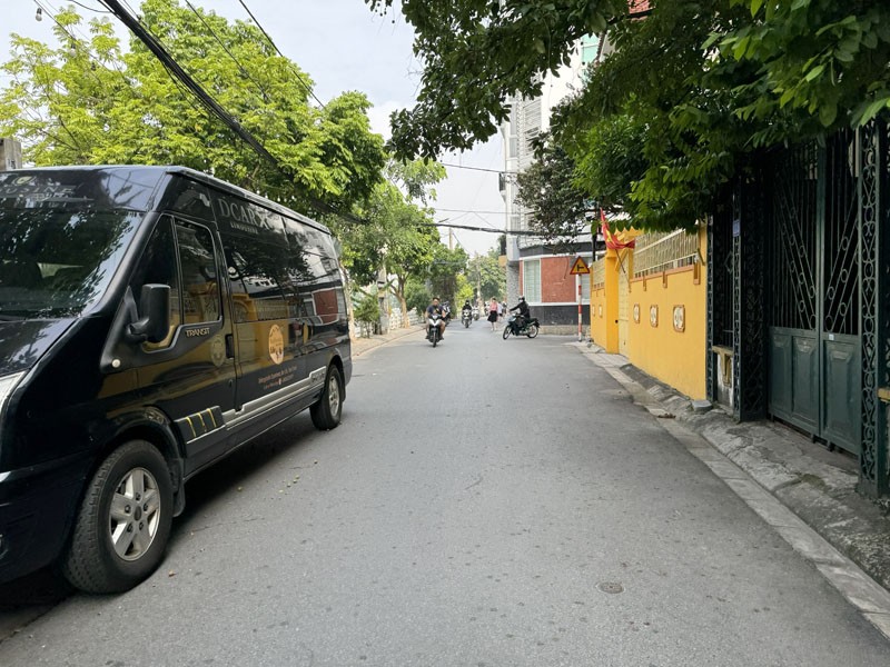 Cần bán 44,9m2 nhà 4 tầng mặt hồ Bồ Đề. View hồ đẹp, vừa ở vừa kinh doanh buôn bán 3