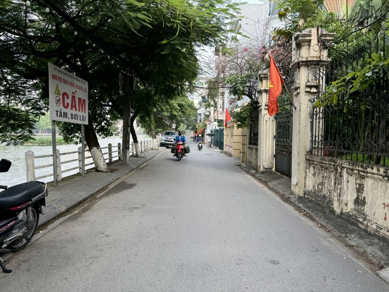 Cần bán 44,9m2 nhà 4 tầng mặt hồ Bồ Đề. View hồ đẹp, vừa ở vừa kinh doanh buôn bán 4