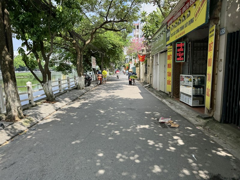 Cần bán 44,9m2 nhà 4 tầng mặt hồ Bồ Đề. View hồ đẹp, vừa ở vừa kinh doanh buôn bán 5