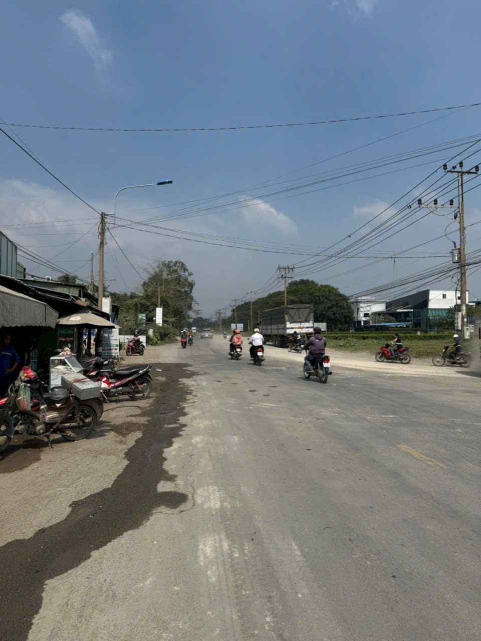 Bán nhà mt kinh doanh Đt 832, xã Nhựt Chánh , Bến Lức dt 80m2 , 2pn 1wc giá 4,4 tỷ 5