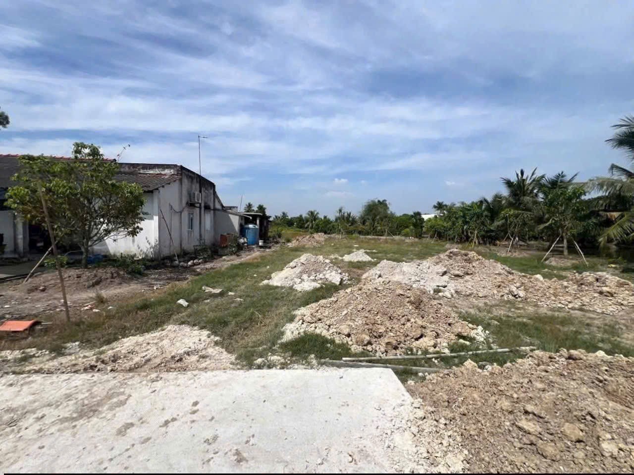 Bán đất thổ cư , đường beton xe 7 chổ , xã Nhựt Chánh , Bến Lức dt 1068m2 giá 3 tỷ 2