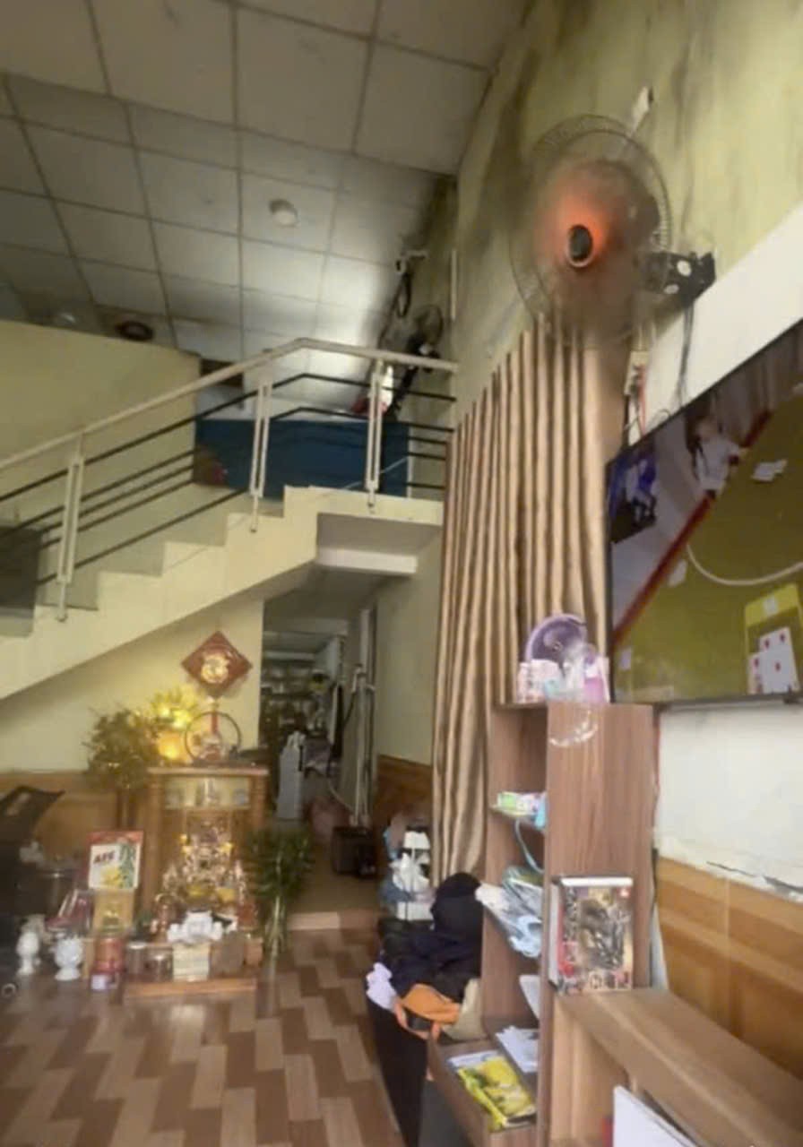 BÁN NHÀ GÁC LỬNG CÁCH 50M TỚI TÔN ĐẢN.