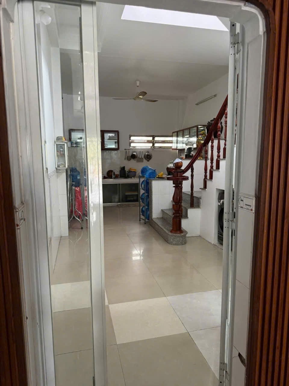 Bán nhà mặt tiền tl 826 , xã Long Hòa , Cần Đước dt 100m2 , 1 lầu , 3pn , 2wc giá 4,9 tỷ 2