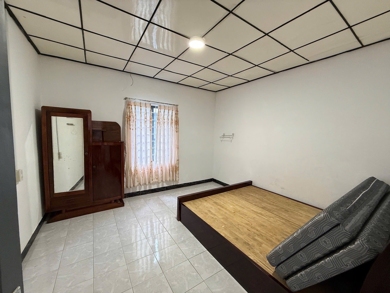 CHO THUÊ NHÀ 1 TRỆT NGAY CHƠ MÊ LINH. P 9. ĐÀ LAT 4