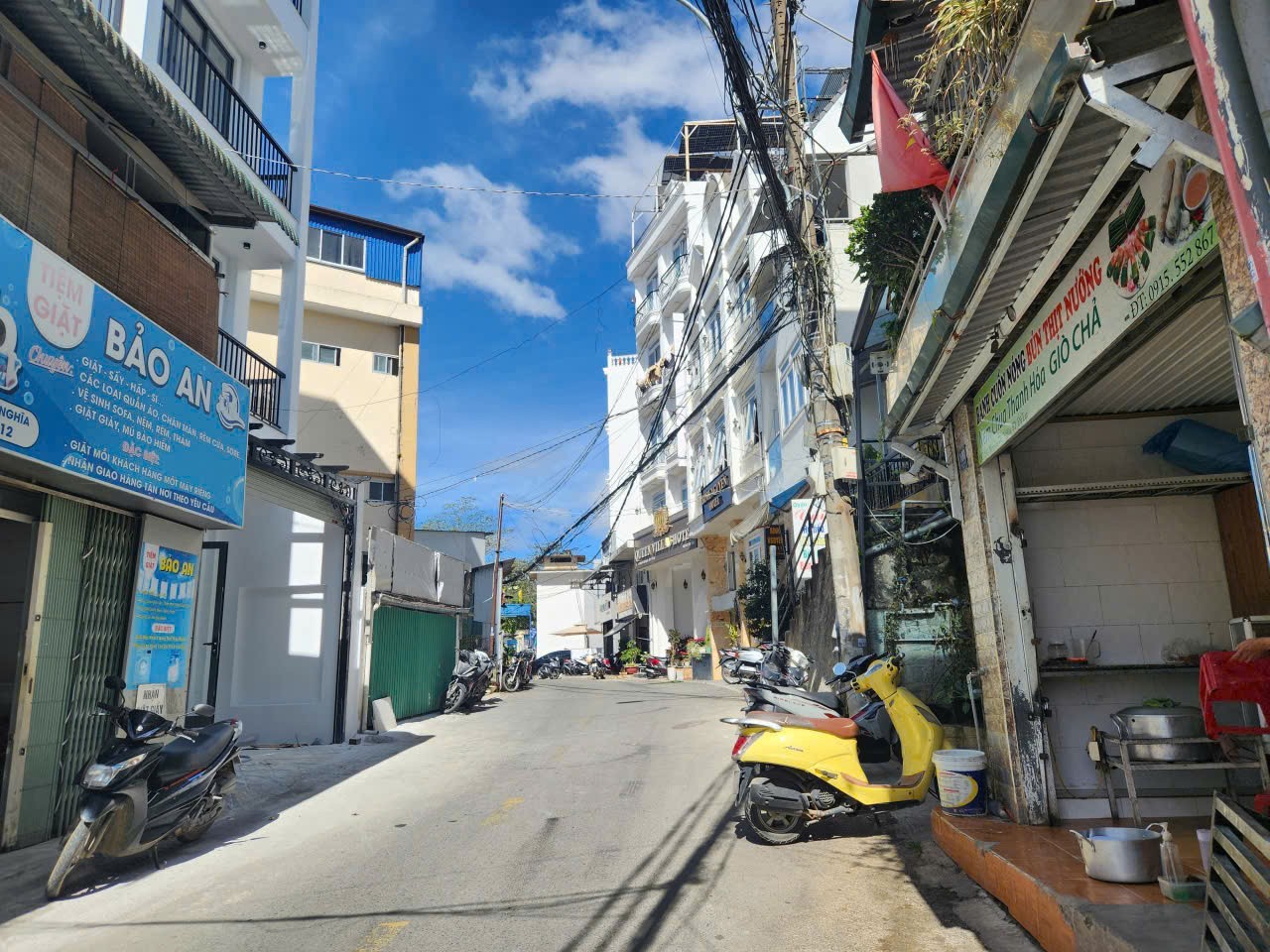 CHO THUÊ NHÀ NGUYÊN CĂN MĂT TIỀN ĐƯỜNG NGUYỄN THI NGHĨA. P 2 TP ĐÀ LAT