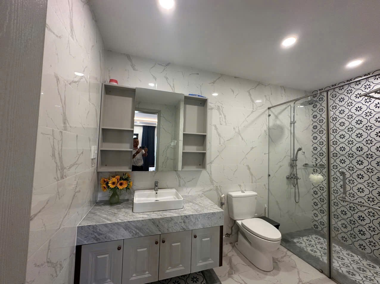 Cho thuê Nhà mặt tiền Quận 7, Hồ Chí Minh, Diện tích 195m², Giá Thương lượng 8