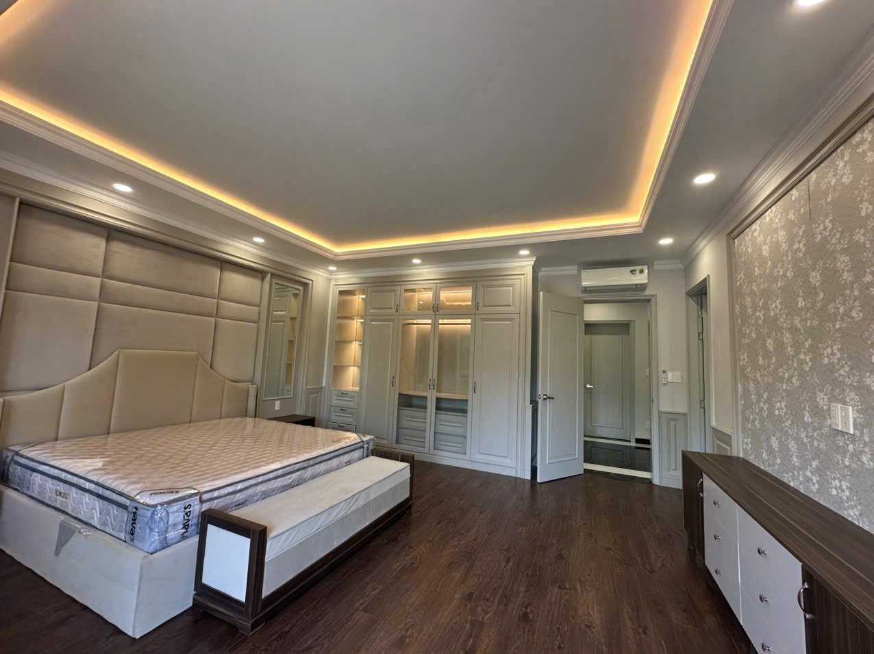 Cho thuê Nhà mặt tiền Quận 7, Hồ Chí Minh, Diện tích 195m², Giá Thương lượng 11