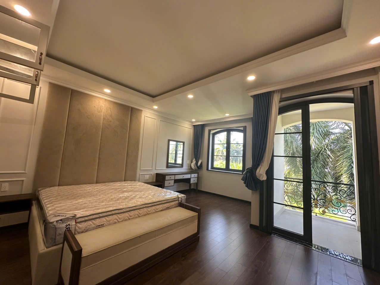 Cho thuê Nhà mặt tiền Quận 7, Hồ Chí Minh, Diện tích 195m², Giá Thương lượng 13