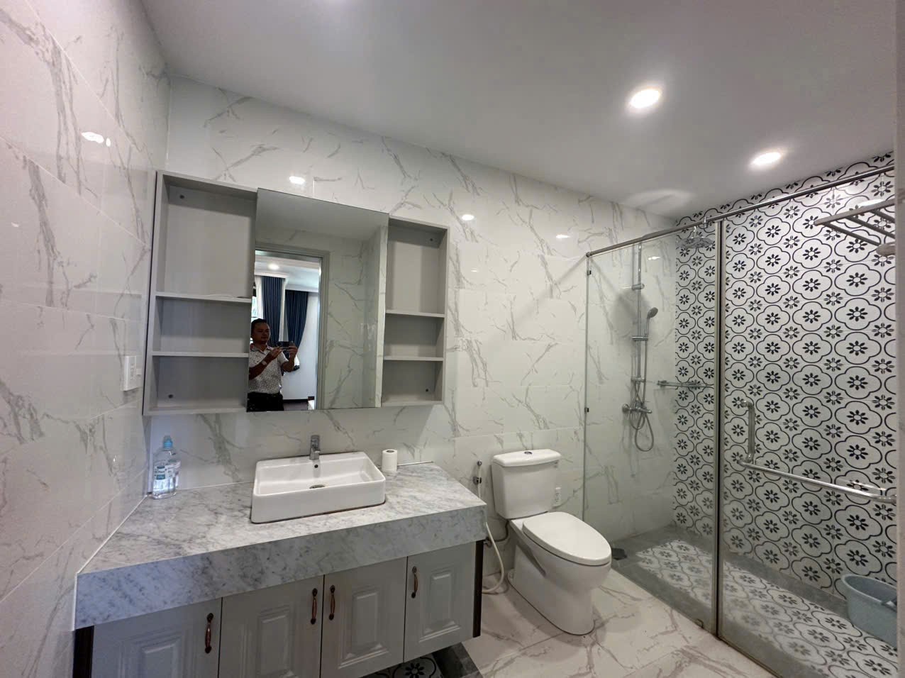 Cho thuê Nhà mặt tiền Quận 7, Hồ Chí Minh, Diện tích 195m², Giá Thương lượng 9