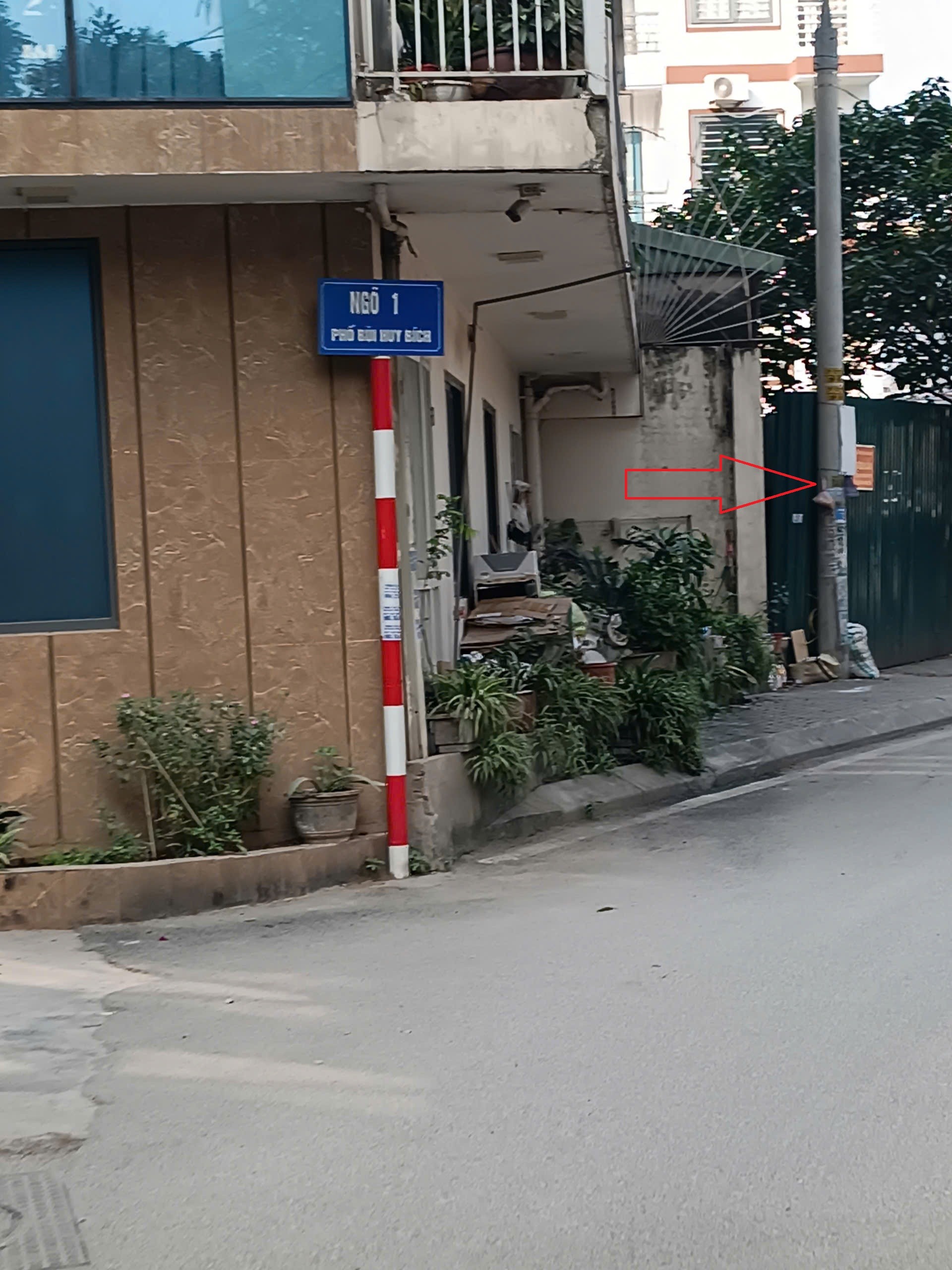 Chính chủ bán nhà 2 tầng 36m phố Bùi Huy Bích, ô tô đỗ cửa, ngay đường lớn 3