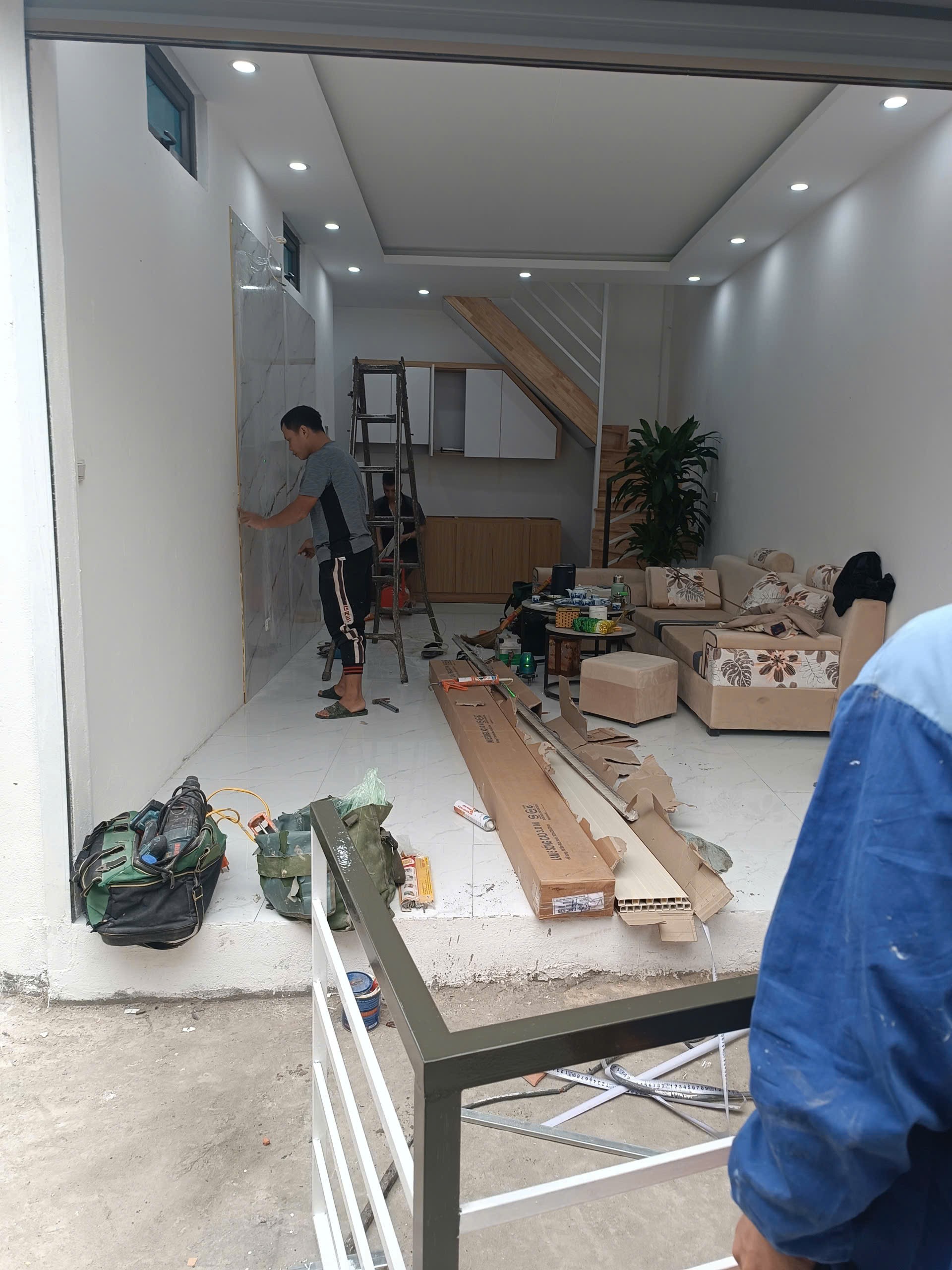 Chính chủ bán nhà 2 tầng 36m phố Bùi Huy Bích, ô tô đỗ cửa, ngay đường lớn 2