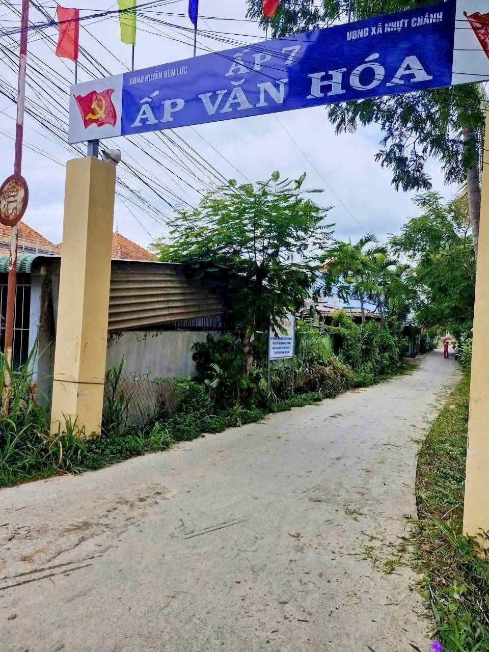 Bán đất thổ cư xã Nhựt Chánh , Bến Lức dt 361,5m2 giá giảm còn 1 tỷ 468 triệu 3