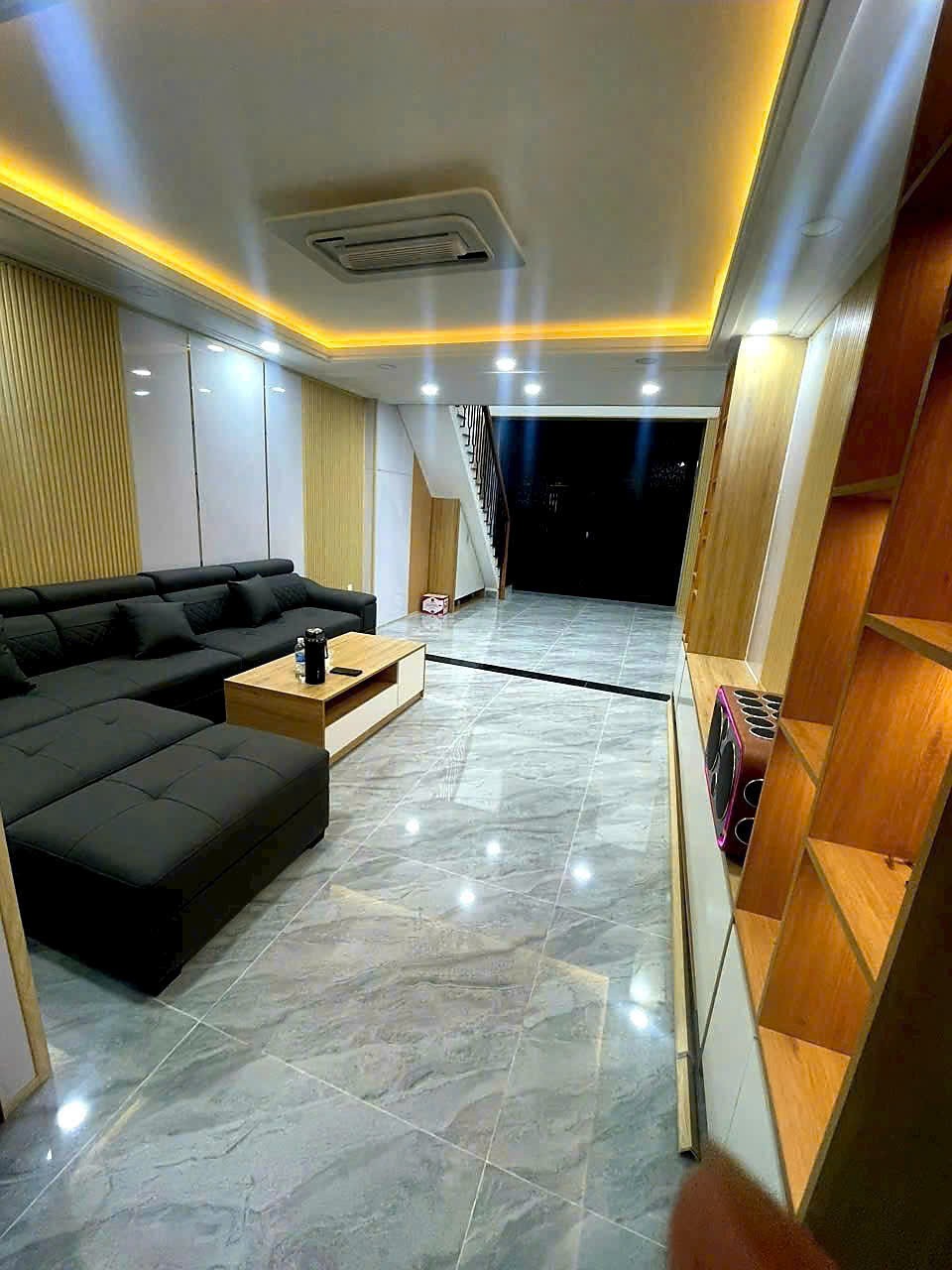 NHÀ ĐẸP MỚI HIỆN ĐẠI HẺM XE HƠI TRUNG MỸ TÂY – XÁCH VALY VÀO Ở ĐÓN TẾT 2