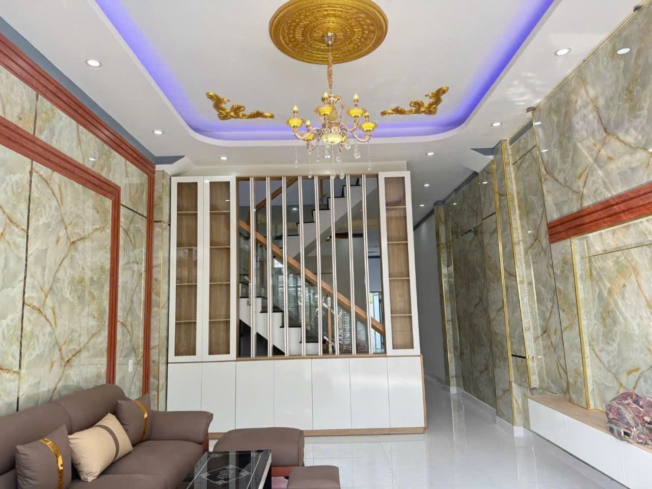 Bán nhà mới xây xã Tân Bửu , Bến Lức dt 99m2 1 lầu , 2pn , 3wc giá 2,7 tỷ 2