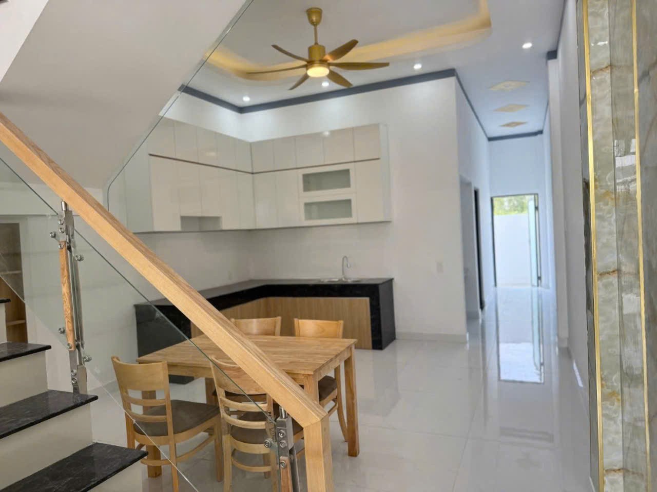 Bán nhà mới xây xã Tân Bửu , Bến Lức dt 99m2 1 lầu , 2pn , 3wc giá 2,7 tỷ 3