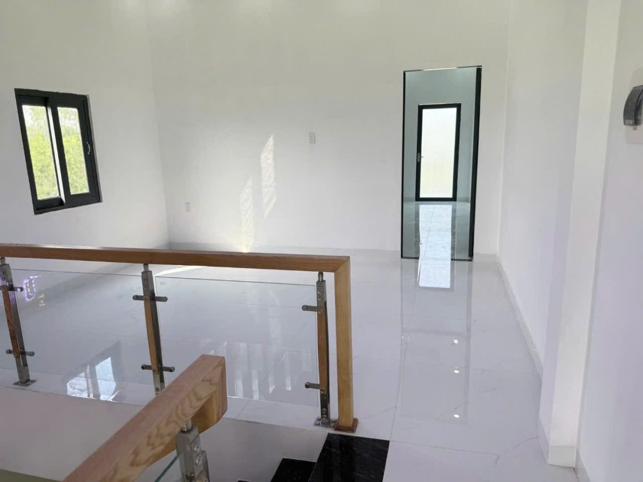 Bán nhà mới xây xã Tân Bửu , Bến Lức dt 99m2 1 lầu , 2pn , 3wc giá 2,7 tỷ 5