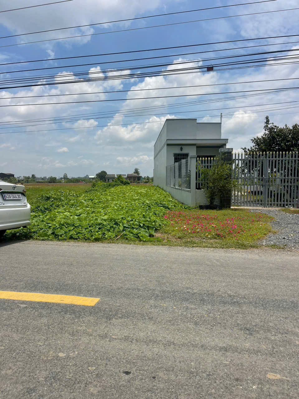 Bán nền thổ cư mặt tiền  tỉnh lộ 833B , xã Lạc Tấn, Tân Trụ dt 200m2 giá 1,7 tỷ