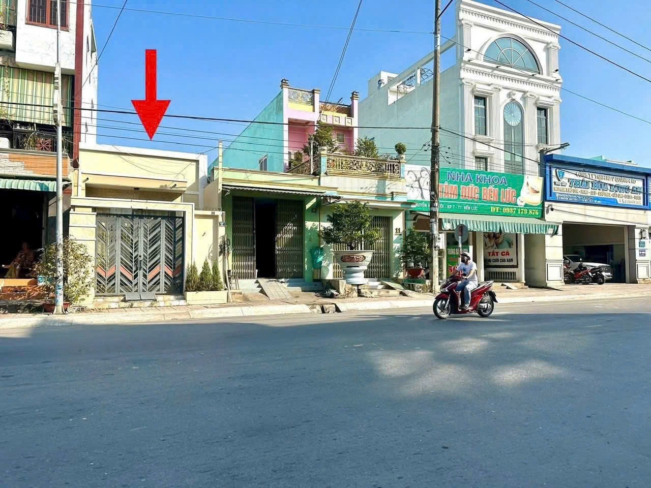 Bán nhà mt đường Nguyễn Văn Tuôi , thị trấn Bến Lức dt 116,5m2 , 2pn , 1wc giá giảm còn 4 tỷ