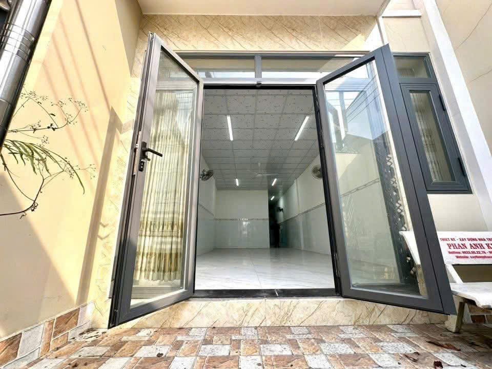 Bán nhà mt đường Nguyễn Văn Tuôi , thị trấn Bến Lức dt 116,5m2 , 2pn , 1wc giá giảm còn 4 tỷ 5