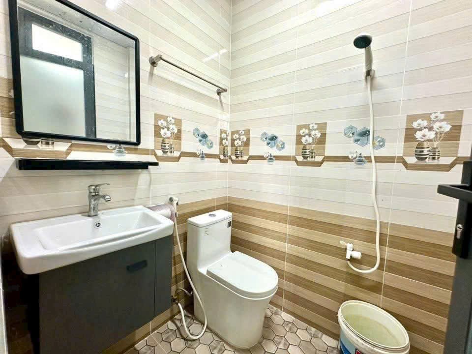 Bán nhà mt đường Nguyễn Văn Tuôi , thị trấn Bến Lức dt 116,5m2 , 2pn , 1wc giá giảm còn 4 tỷ 6