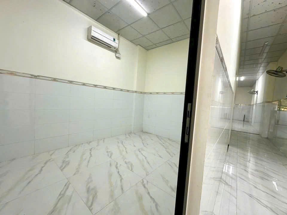 Bán nhà mt đường Nguyễn Văn Tuôi , thị trấn Bến Lức dt 116,5m2 , 2pn , 1wc giá giảm còn 4 tỷ 8