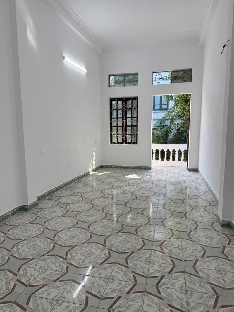 Bán 61,8m2 nhà 3 tầng hai mặt thoáng trước sau 87 Đức Giang. Sử dụng tạm hoặc cho thuê dòng tiền