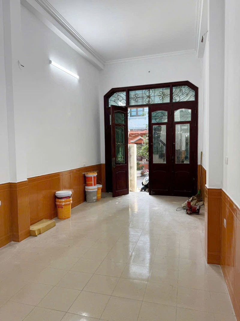 Bán 61,8m2 nhà 3 tầng hai mặt thoáng trước sau 87 Đức Giang. Sử dụng tạm hoặc cho thuê dòng tiền 3