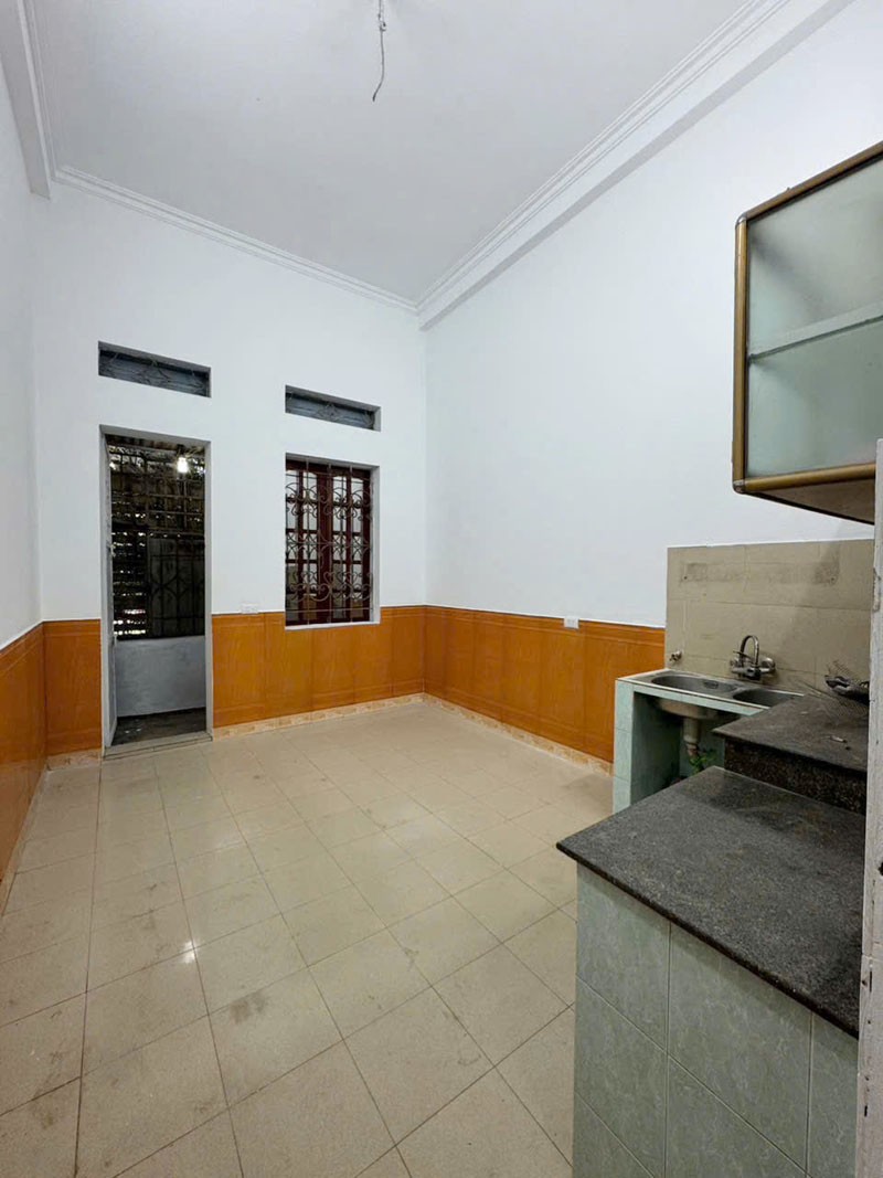 Bán 61,8m2 nhà 3 tầng hai mặt thoáng trước sau 87 Đức Giang. Sử dụng tạm hoặc cho thuê dòng tiền 4