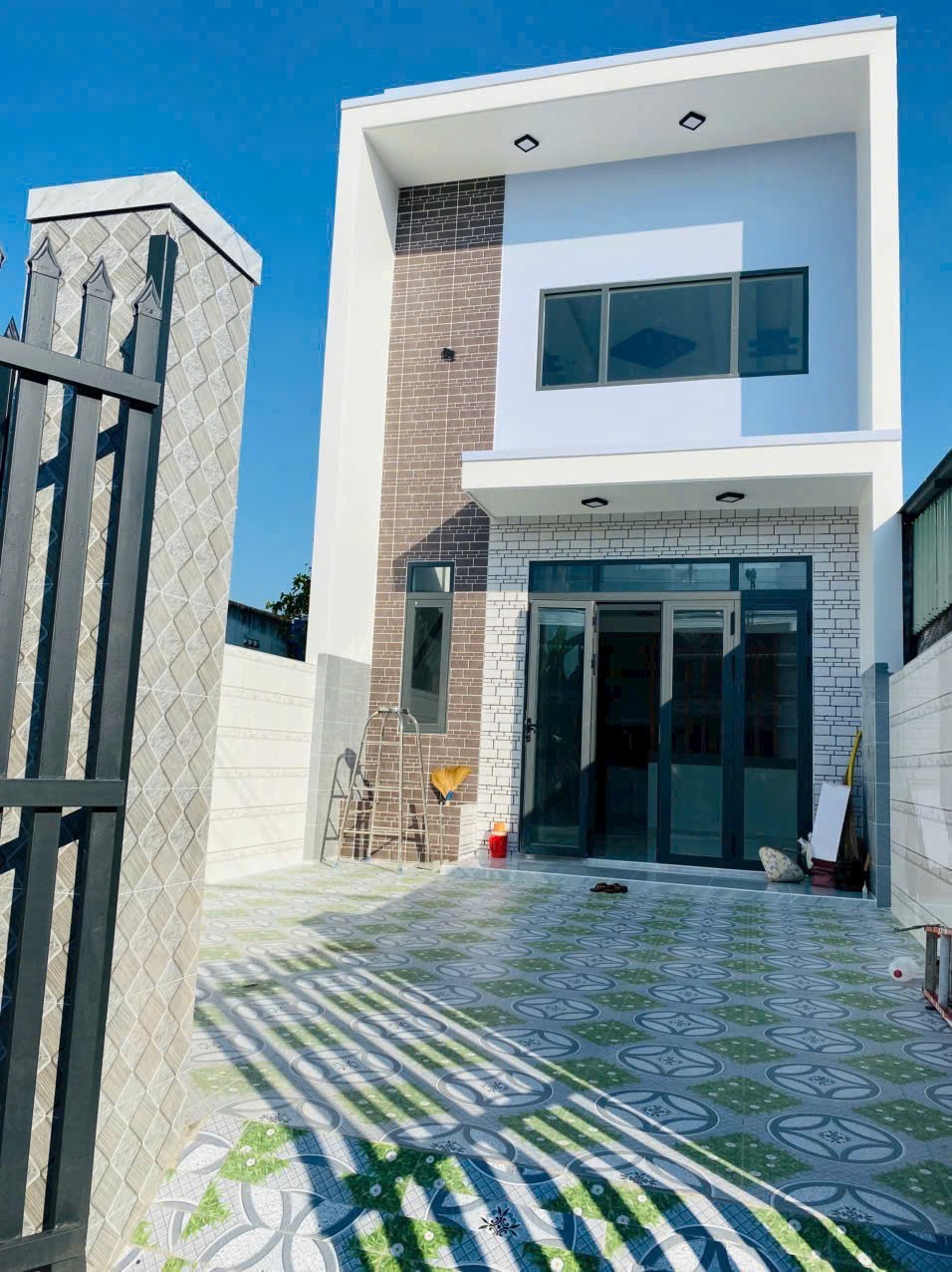 Bán nhà mới xây ở xã Long Định , Cần Đước dt 100m2 , 1 lửng , 3pn, 2wc giá 2,15 tỷ 2