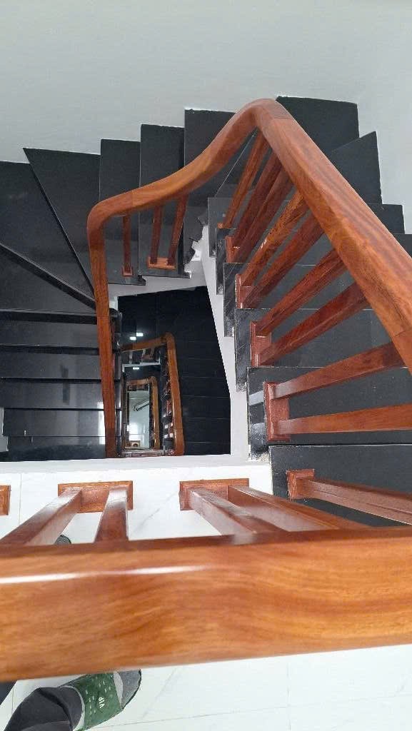 BÁN 50M2 NHÀ MẶT PHỐ HOÀNG QUỐC VIỆT, KINH DOANH, 2 THOÁNG GIÁ 12 ,5 TỶ. 2