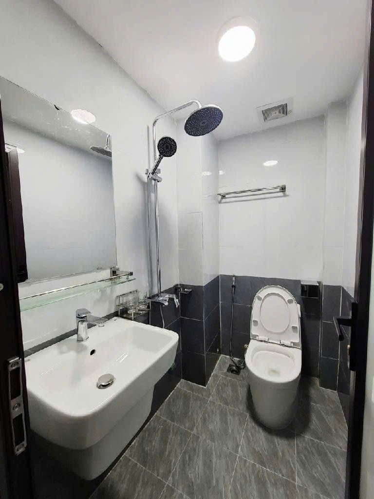 NHÀ MẶT PHỐ TRẦN CUNG 45M2  GIÁ 12,3 TỶ, KINH DOANH Ô TÔ TRÁNH. 2